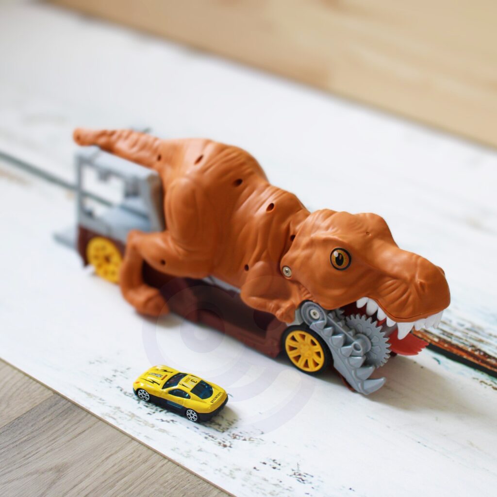 Dinozaurų automobilio paleidimo įrenginys su automobiliu