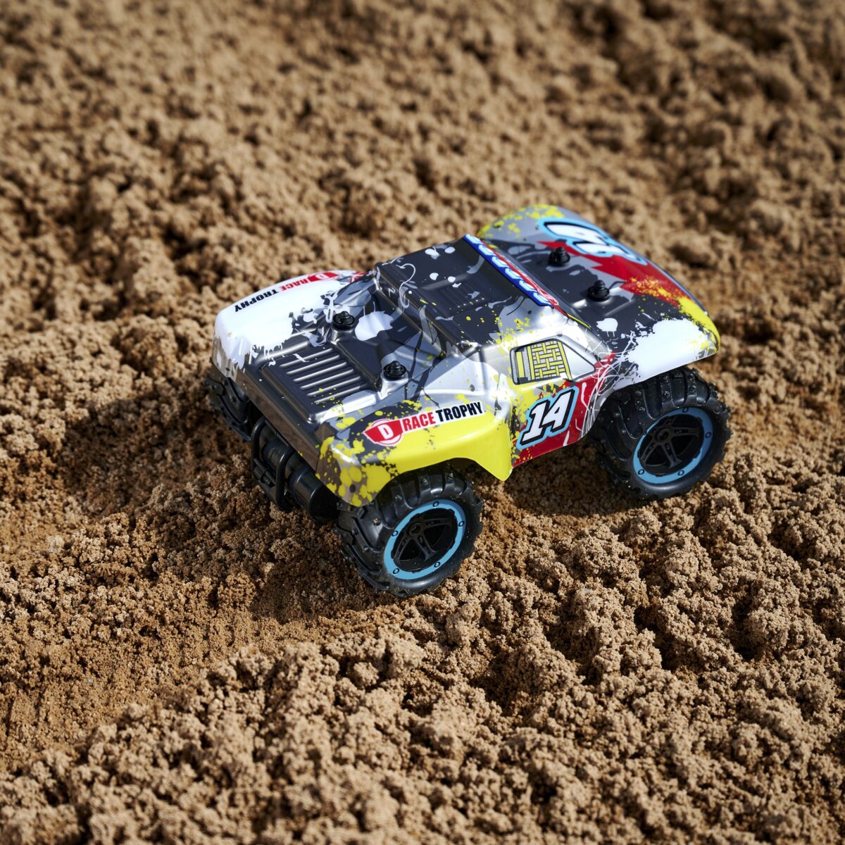 Sportinis nuotoliniu būdu valdomas automobilis